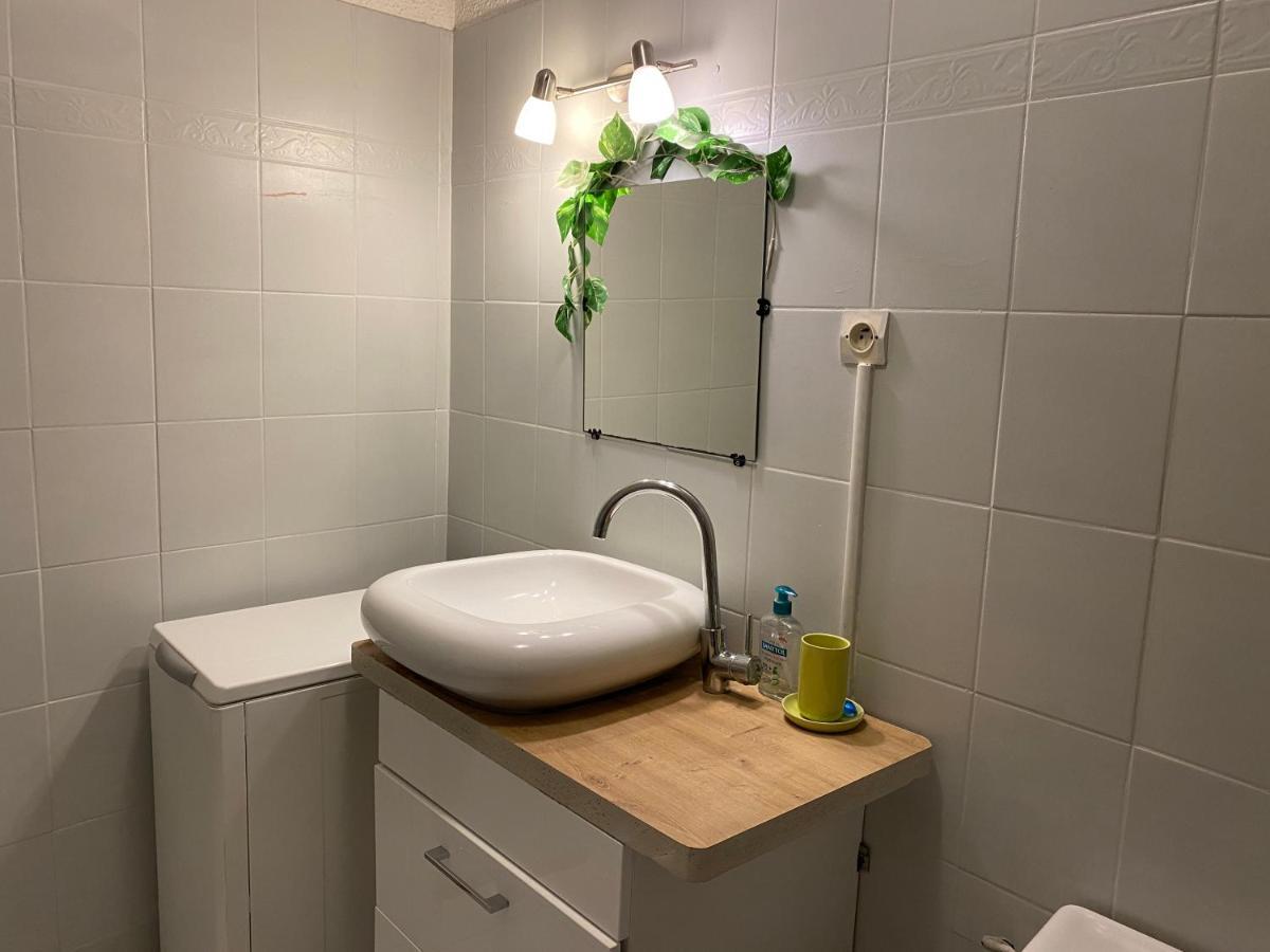 Ferienwohnung Au Pied De La Cite, T3 Au Calme Carcassonne Exterior foto